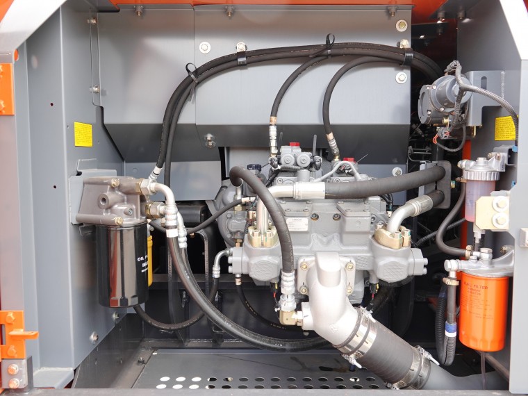 Hitachi ZX220LC Paletli ekskavatör | Boss Machinery